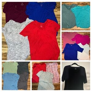 Bundle of 18 women’s apt 9 shirts, size Large